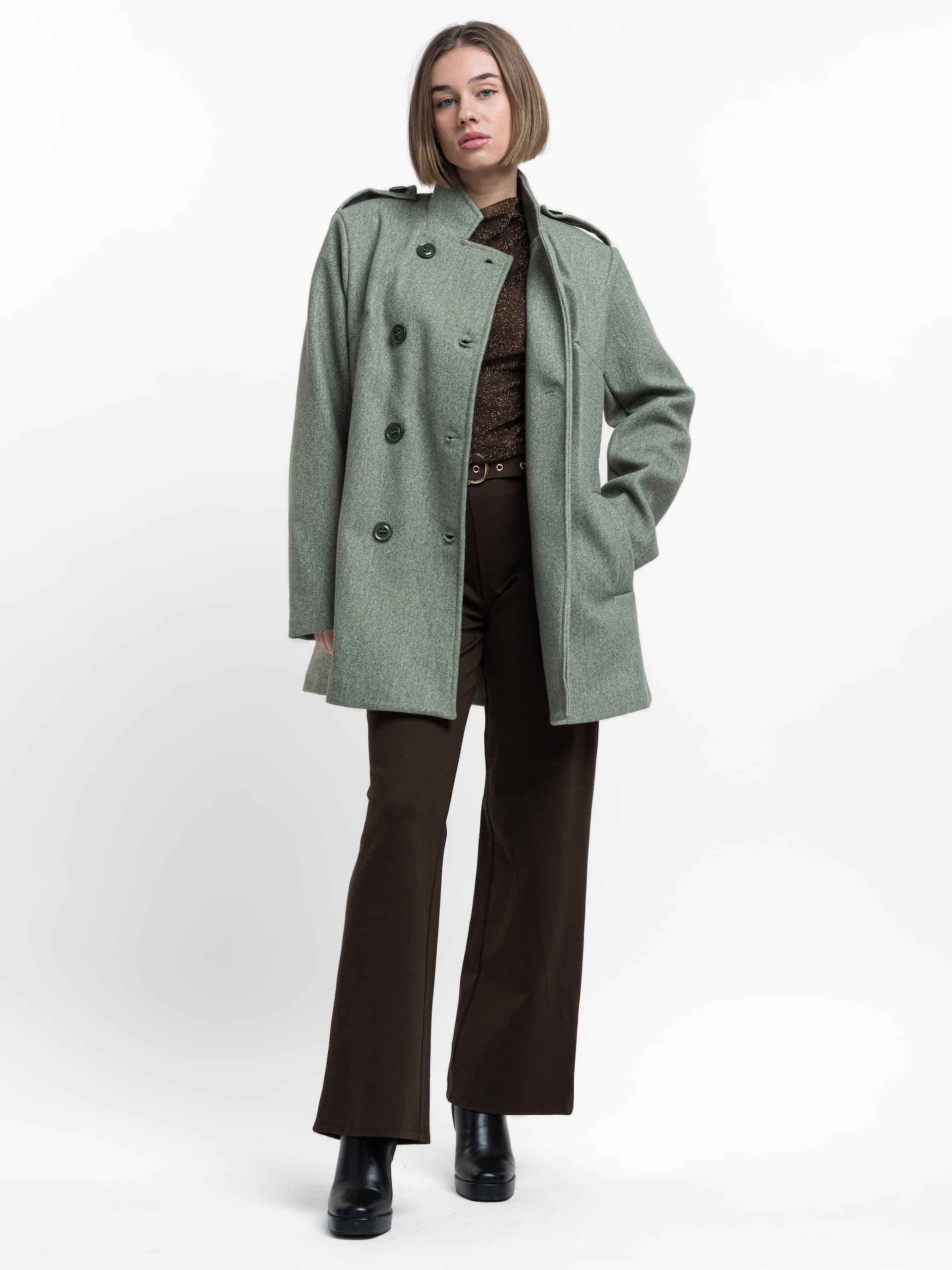 Παλτό με ψηλό γιακά και επωμίδες