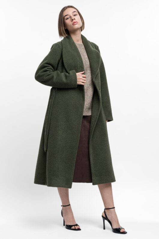 Μακρύ παλτό με μεγάλο πέτο σε μπουκλέ