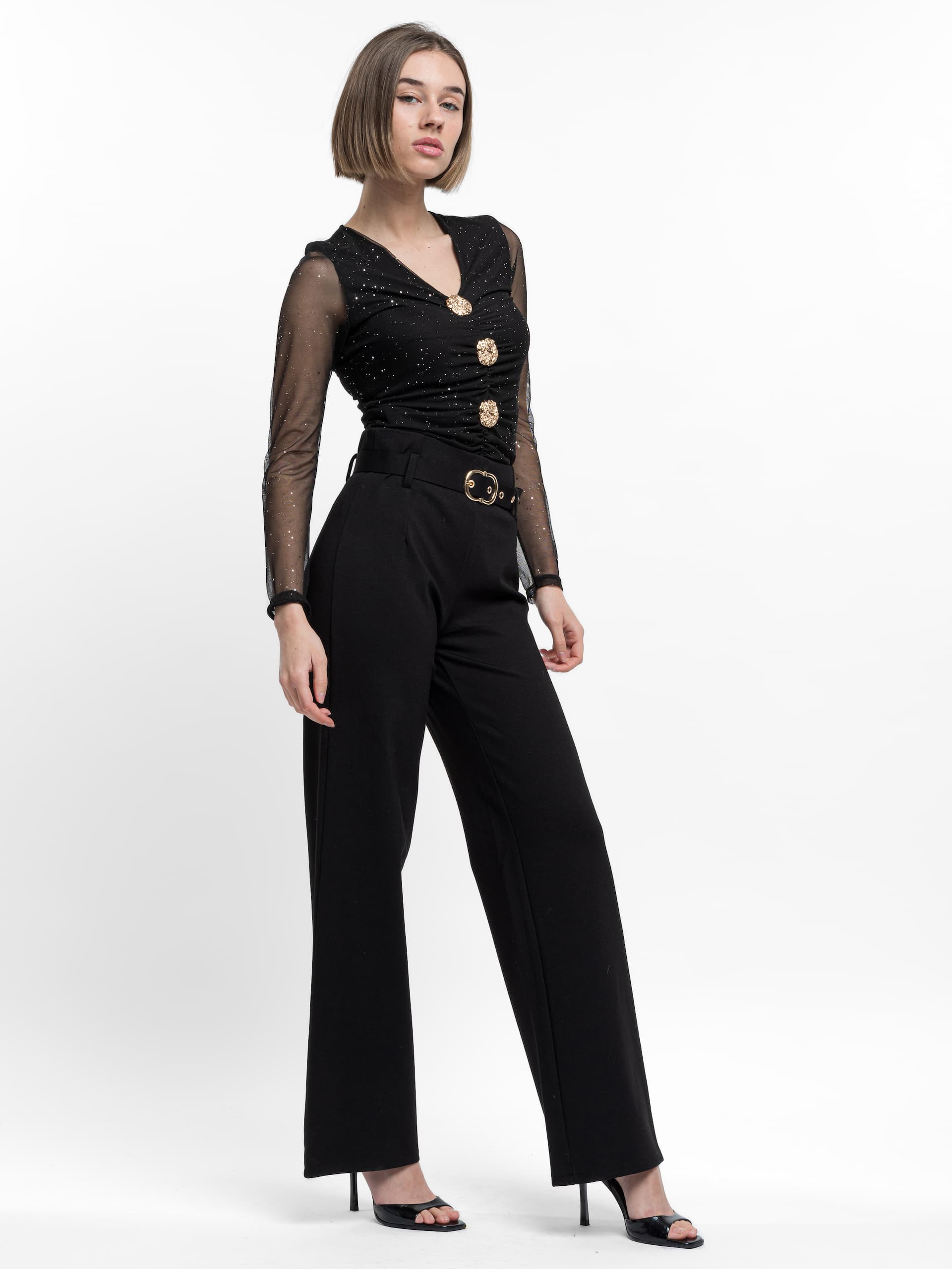 Μπλούζα με διαφάνεια στο μανίκι, χρυσά διακοσμητικά κουμπιά στο στήθος και στρας στην πλέξη