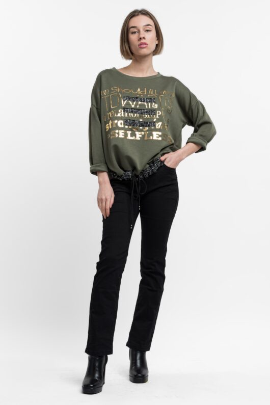 Μαλακό και ελαστικό τζιν με κανονικό καβάλο σε ίσια γραμμή